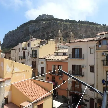 La Piazzetta * Cefalú