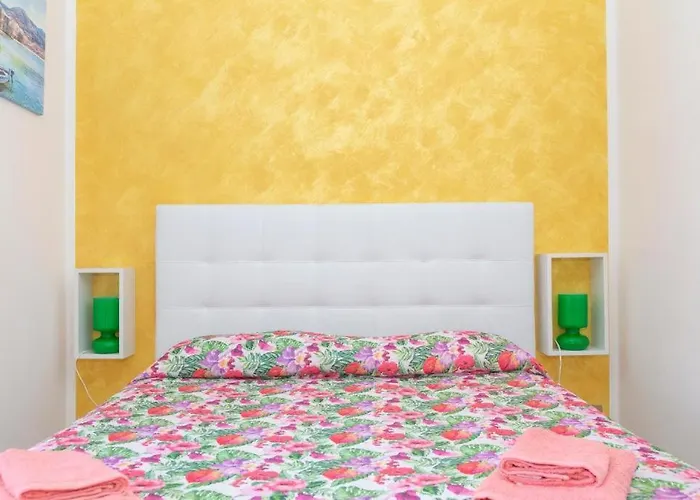 La Piazzetta شقة تْشيفالو