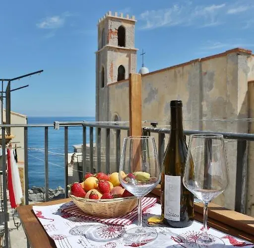 La Piazzetta تْشيفالو